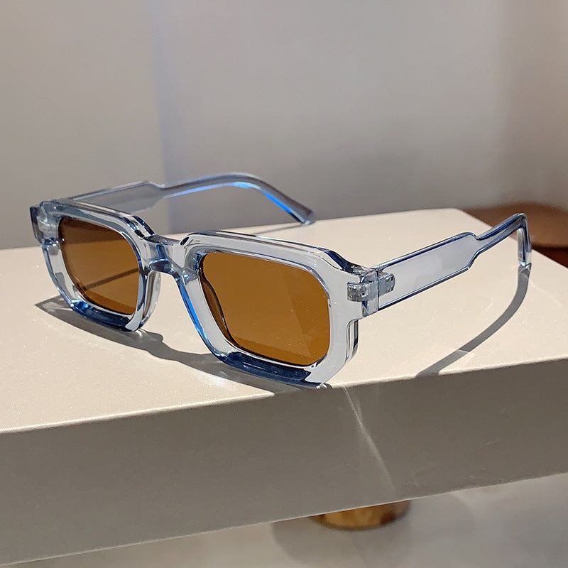 Dame geometrisk solbrille med moderne høyglansramme Skanto