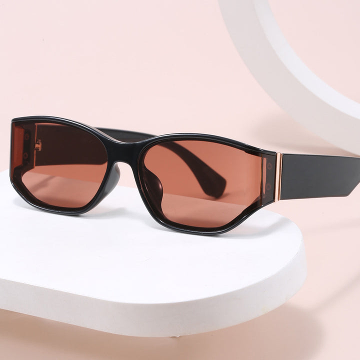 Dame moderne solbriller med sporty design Skanto
