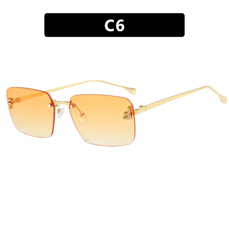 Women's square sunglasses with elegant gold frame and stylish lenses Skanto