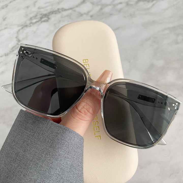Kvinnelige moteriktige oversized solbriller i retro stil Skanto