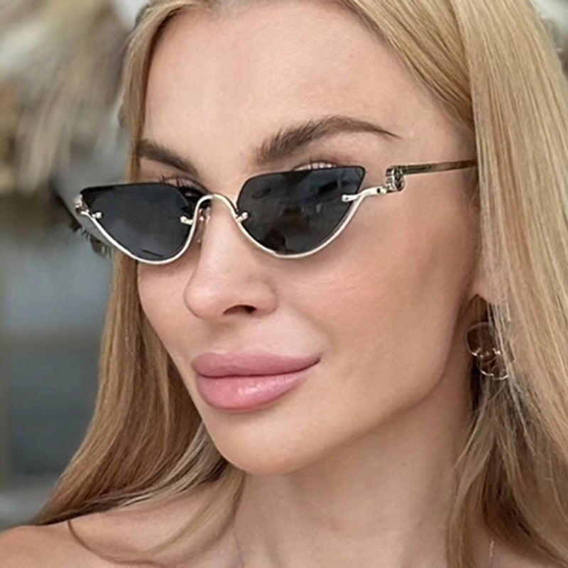 Women's Cat-Eye Sunglasses with Gold Metal Frame and UV Protection Skanto