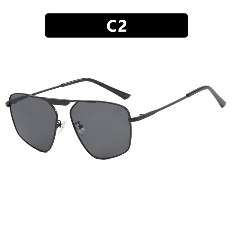 Women's sunglasses in modern, geometric design with robust metal frame Skanto