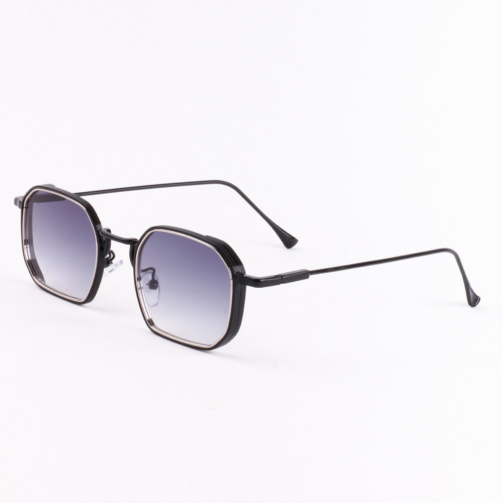 Dame moteriktig solbrille med stilfull, firkantet ramme og UV-beskyttelse Skanto