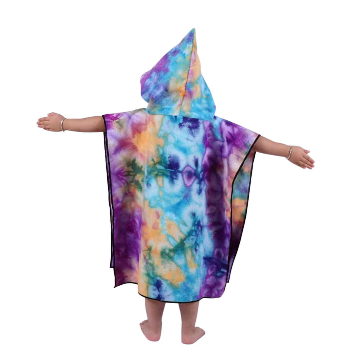 Dame Fleece-Poncho med hette og fargerikt tie-dye-design Skanto