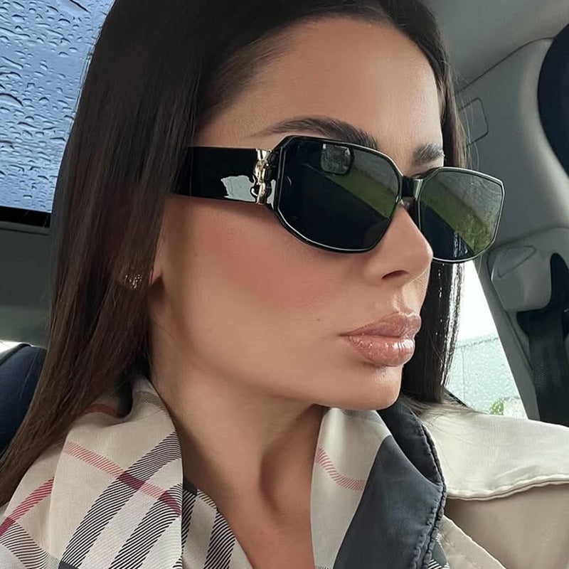 Women's trendy sunglasses with angular design and luxurious details Skanto