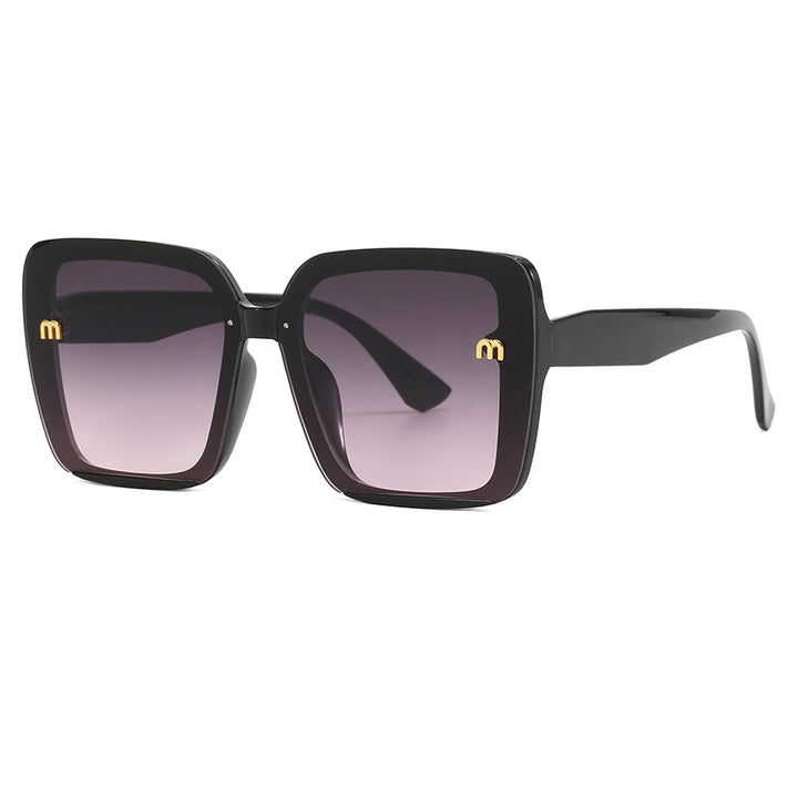 Dame oversized kvadratisk solbrille med elegant ramme Skanto