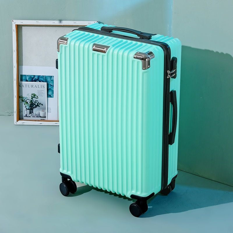 Hardshel suitcase with robust wheel system Skanto