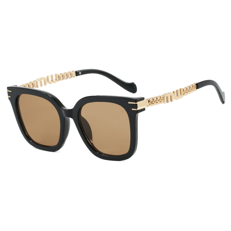 Women's trendy square sunglasses with elegant frame and stylish gold accent Skanto