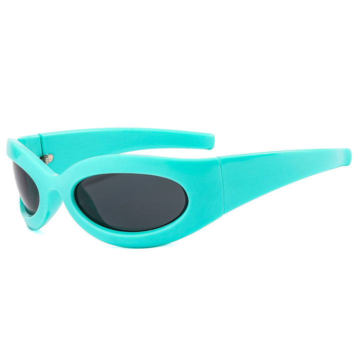 Dame moteriktig solbrille med oval ramme og moderne finish Skanto