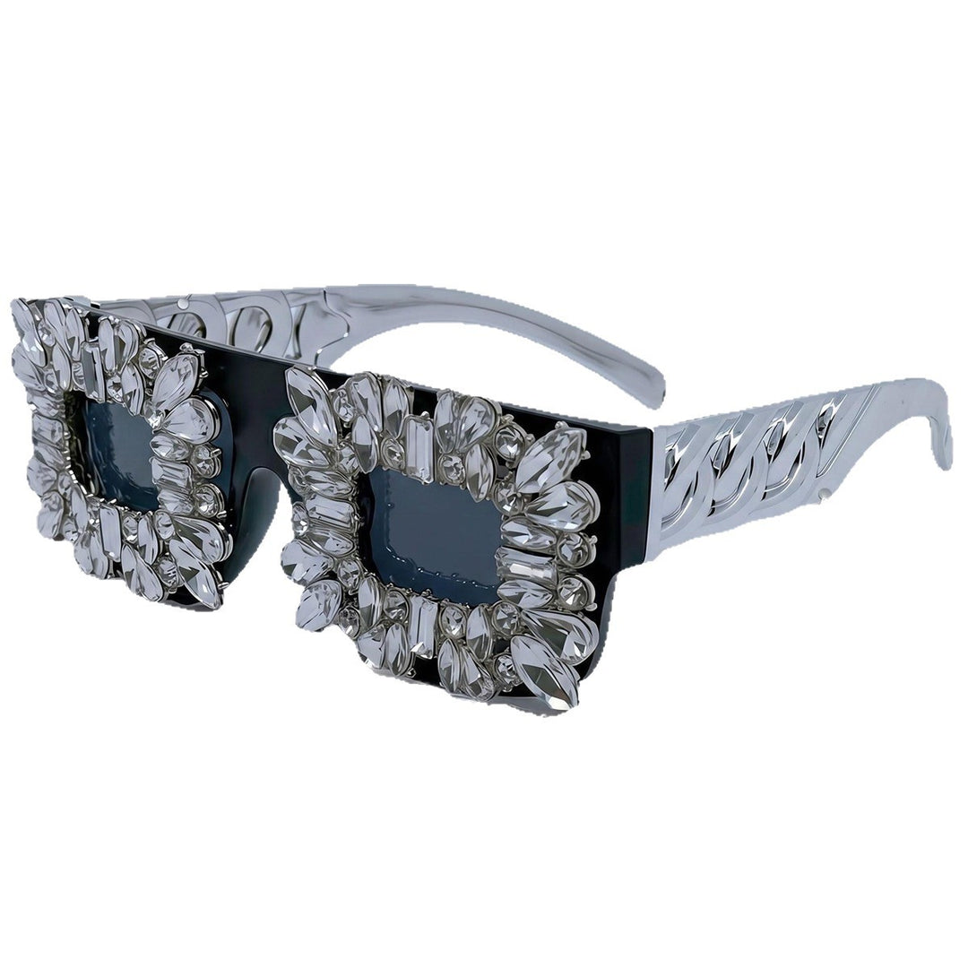 Dame solbrille i vintage design med glitrende krystallpynt Skanto