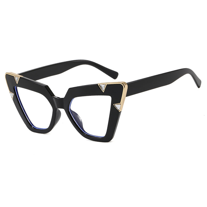 Women's Cat-Eye Sunglasses with Luxurious Motif and Protective UV Filter Skanto