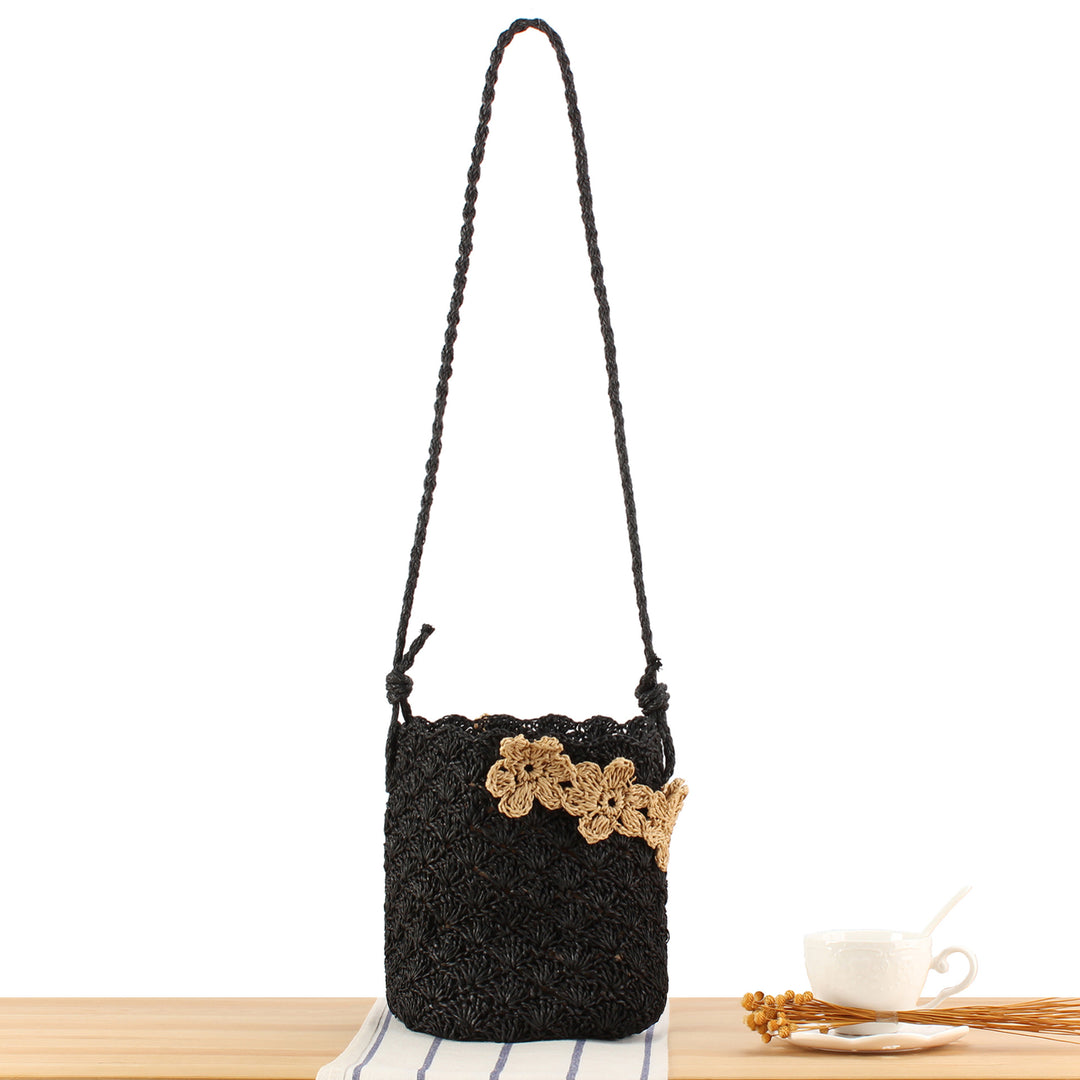 Handbag made of hand-knotted natural material with floral application Skanto