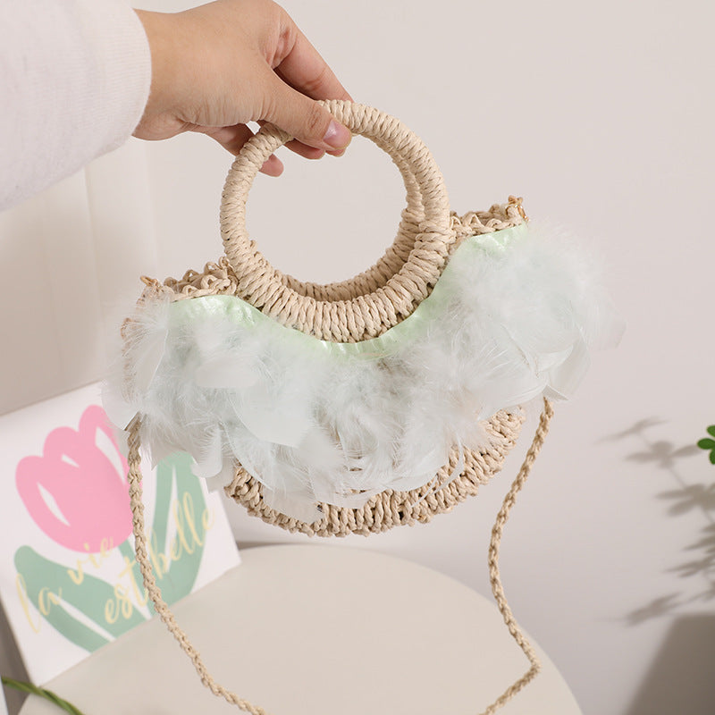 Elegant basket bag with delicate feather details Skanto