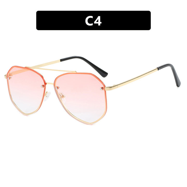 Dame geometrisk solbrille med filigran ramme Skanto
