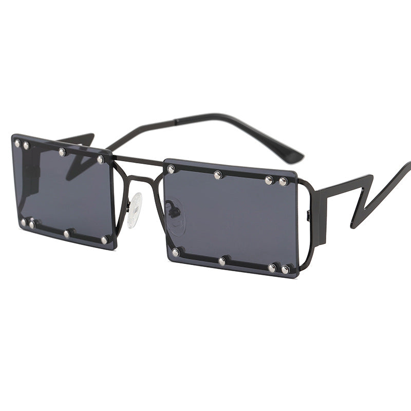 Dame Mote Solbrille med iøynefallende geometrisk design Skanto
