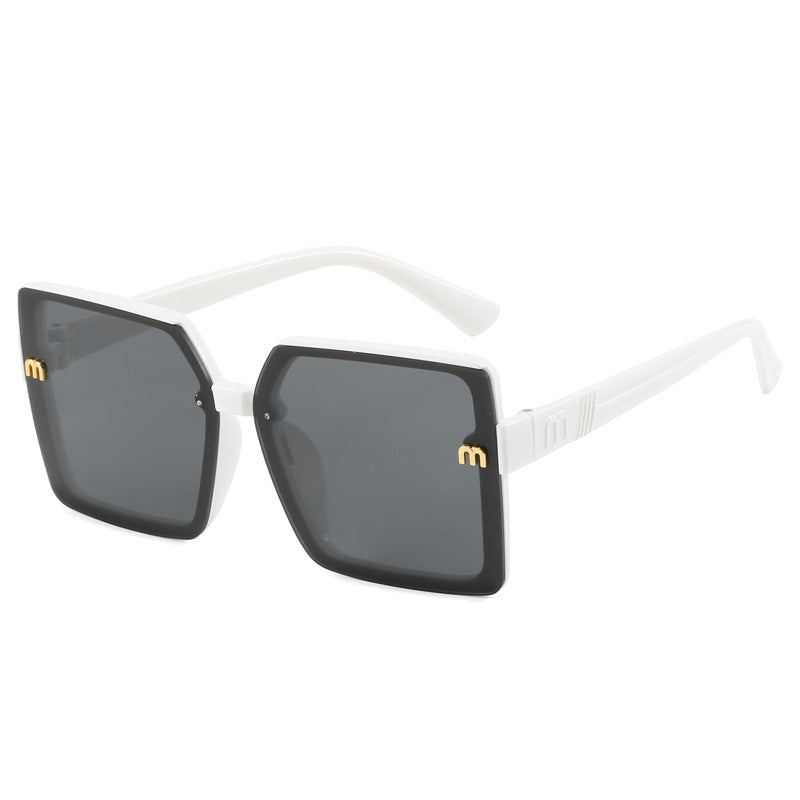 Dame moteriktig kvadratisk solbrille med speilende gradient Skanto