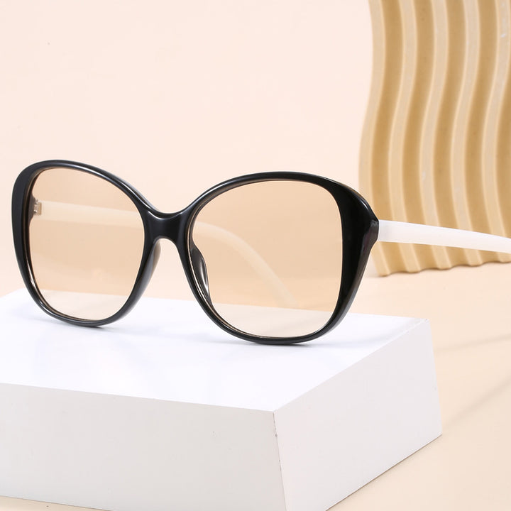 Dame moterik oversized solbriller med luksuriøst design Skanto