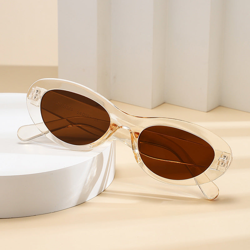 Dame moteriktig solbrille i elegant cat-eye stil Skanto