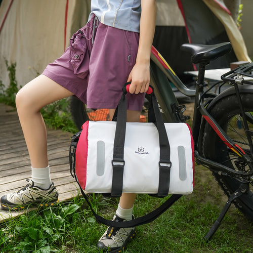 Sporty fitness duffel bag with reflective accents Skanto