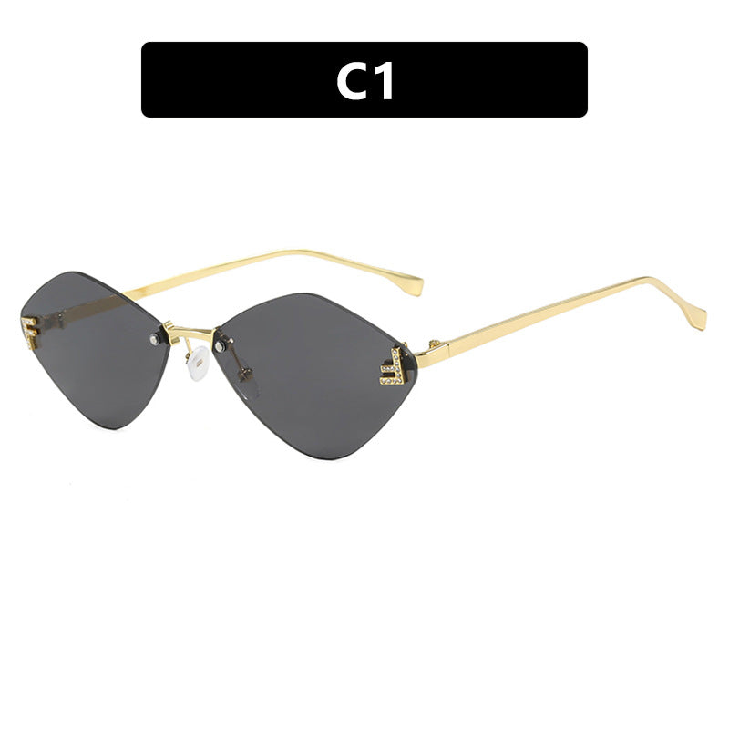 Women's geometric sunglasses in extravagant design with gradient lenses Skanto
