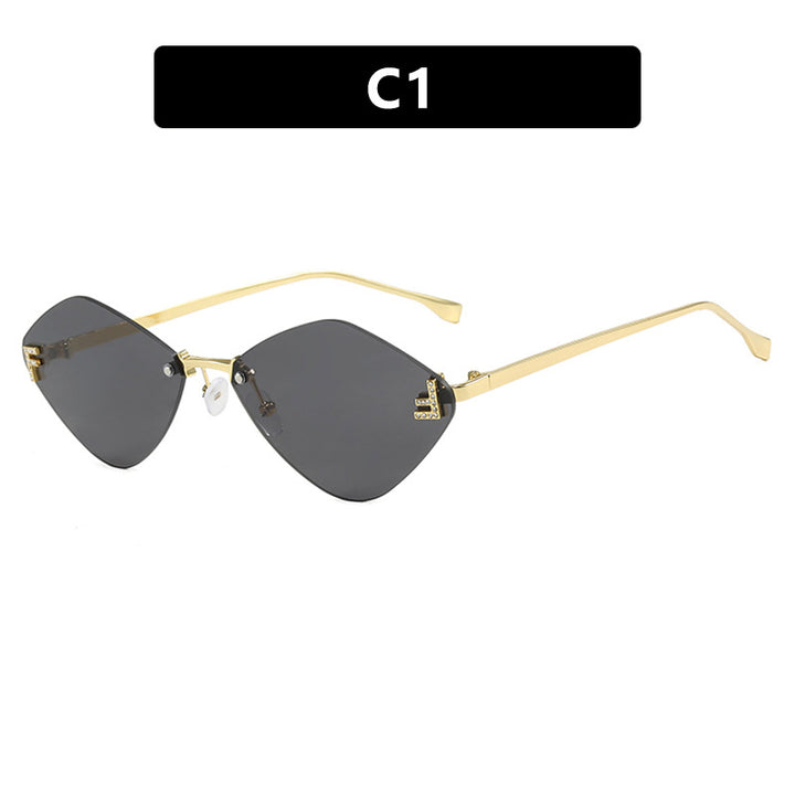 Women's geometric sunglasses in extravagant design with gradient lenses Skanto