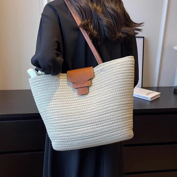 Large shoulder bag made of braided natural material Skanto