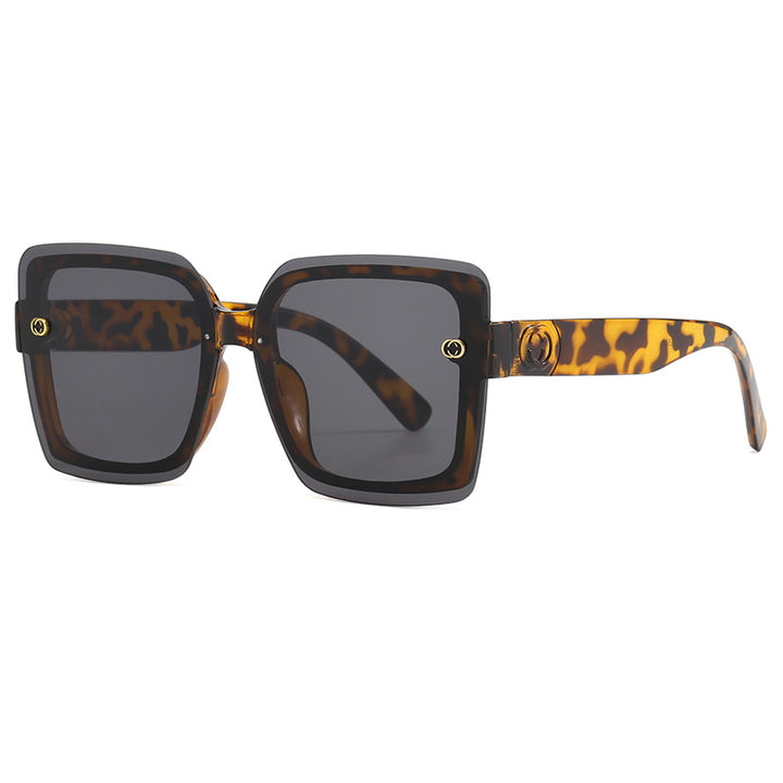 Dame oversized kvadratisk solbrille med elegant ramme Skanto