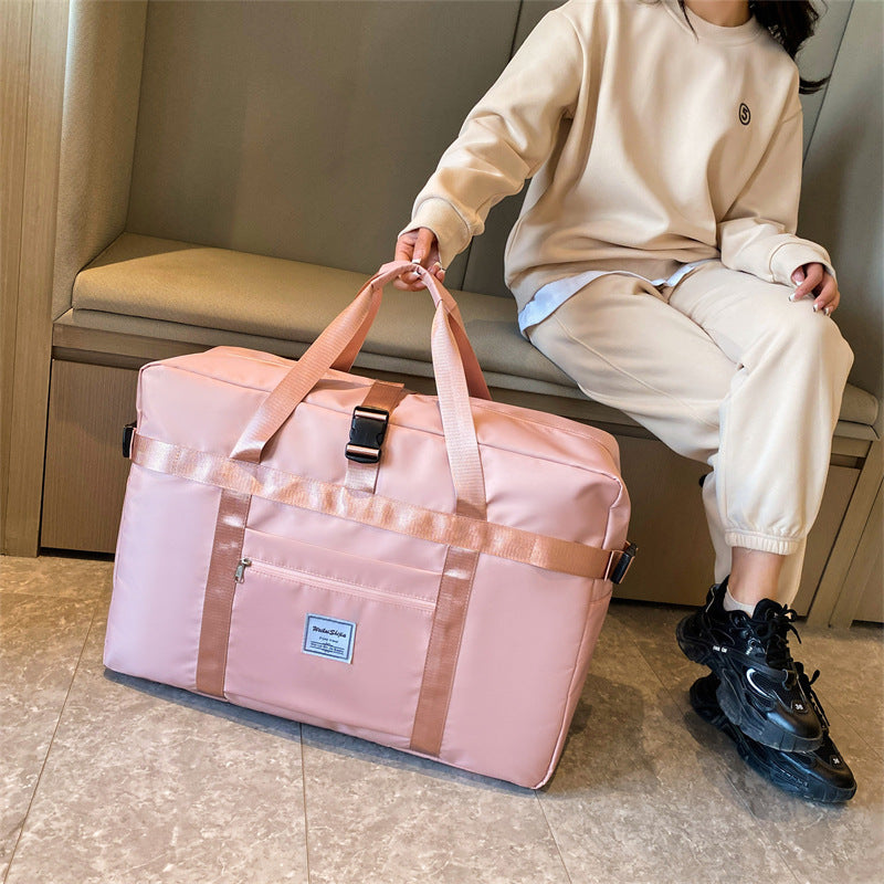 Stort sports-duffelbag med slitesterkt yttermateriale og smart rominndeling Skanto