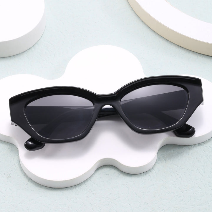 Damer trendy solbriller med futuristisk design Skanto