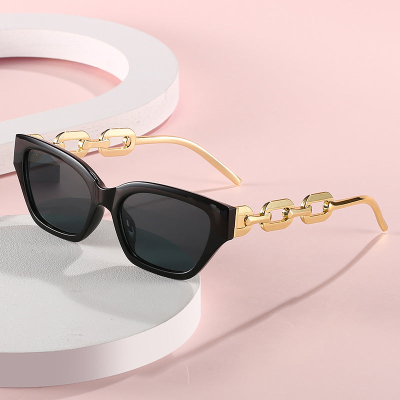 Dame moderne Cat-Eye solbriller med luksuriøs kjedeinnfatning Skanto
