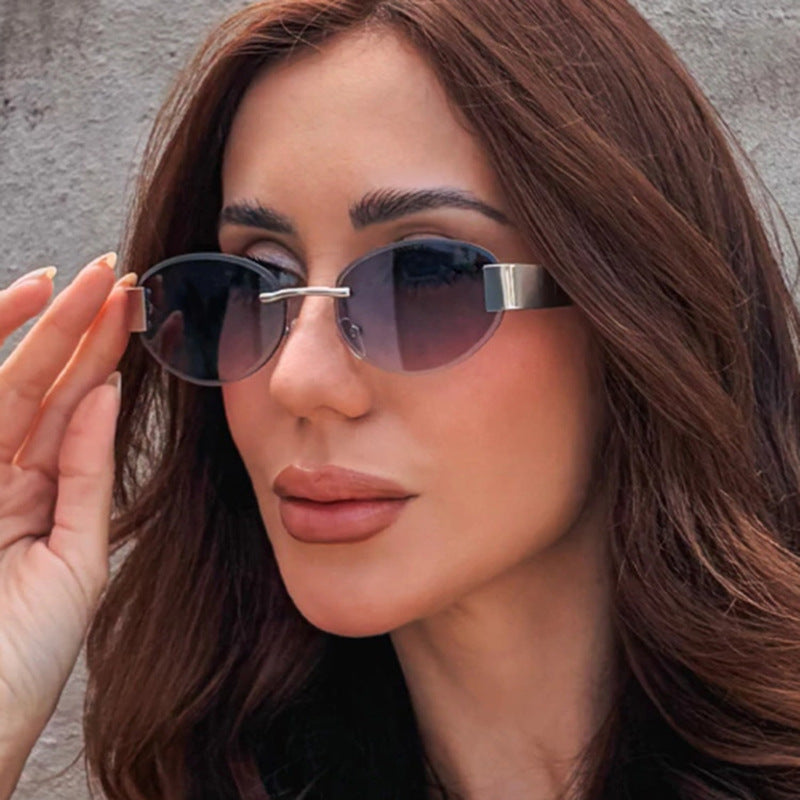 Women's glamorous sunglasses with clear, elegant frame and protective UV filter Skanto