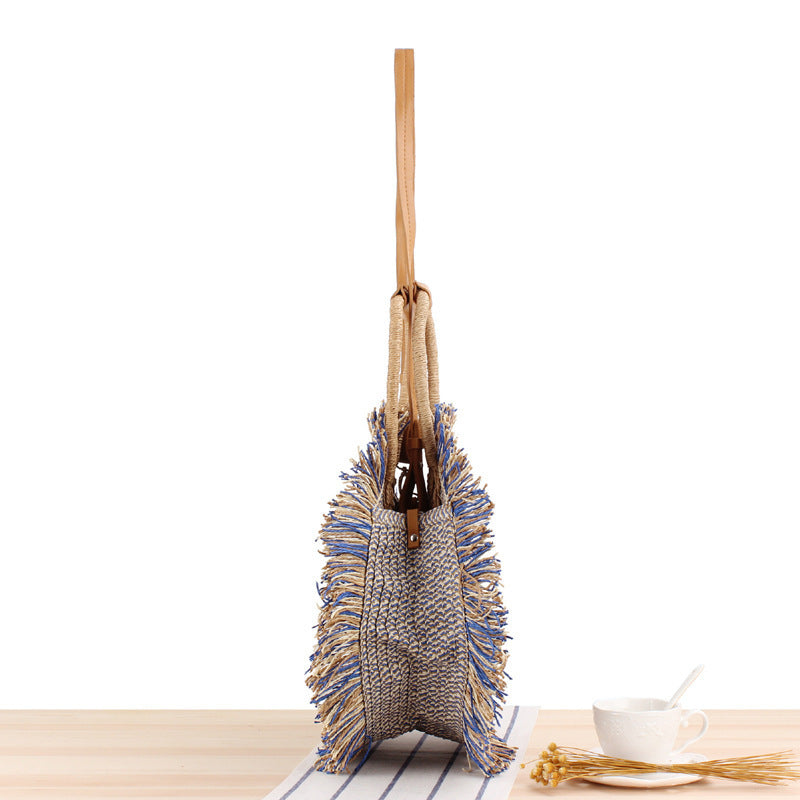 Round bag with fringe detail Made of braided material Skanto