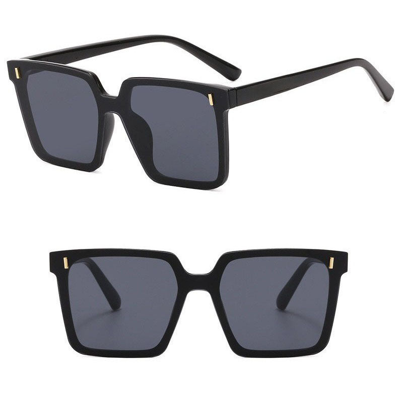 Dame moteriktig kvadratisk solbrille med stilig ramme Skanto
