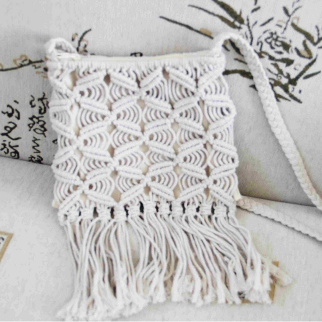 Hand-knotted macrame bag with fringes Skanto