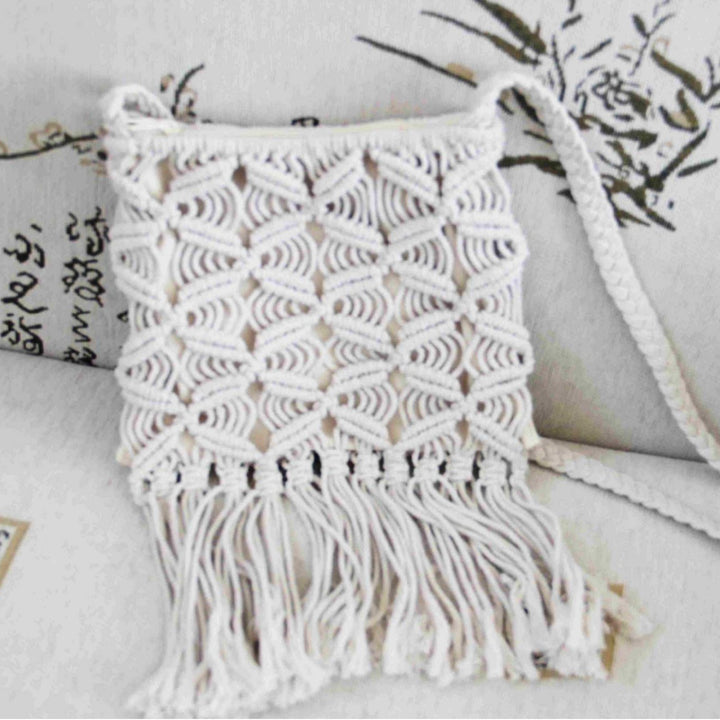 Hand-knotted macrame bag with fringes Skanto