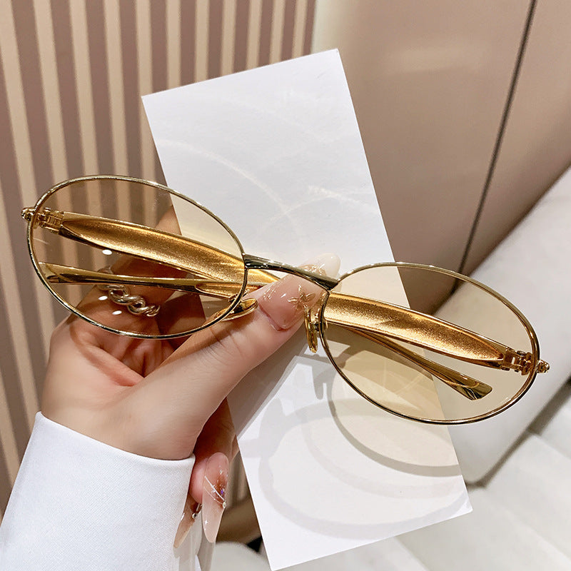 Dame moteriktig Oversized-solbrille med elegant design Skanto