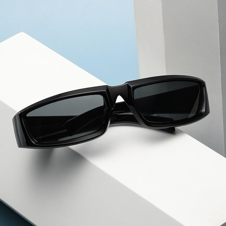 Damer sporty solbrille med robust og ergonomisk design Skanto