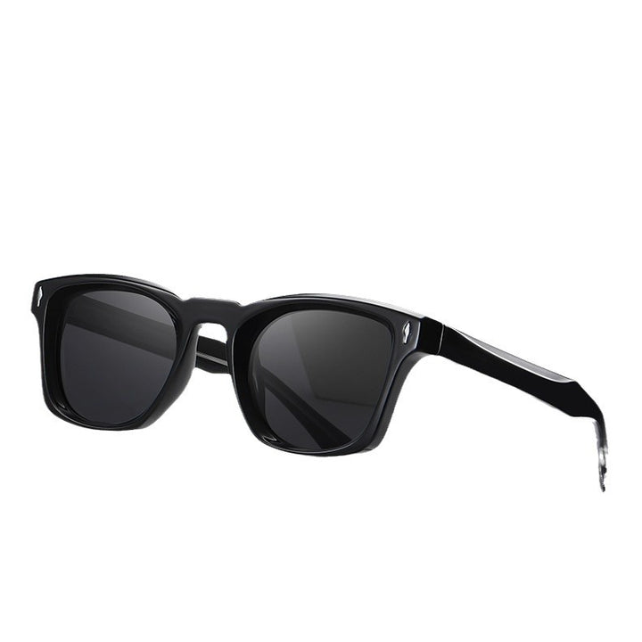 Dame moteriktig solbrille i elegant skilpadde-design Skanto