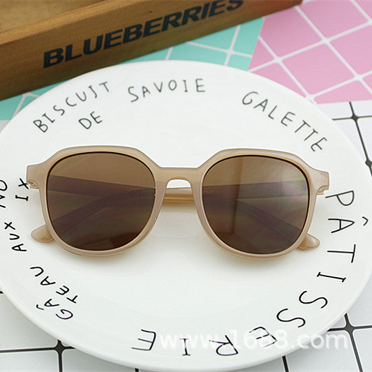 Dame geometrisk solbrille med transparent rammestruktur Skanto