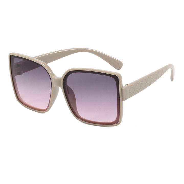 Dame moteriktig kvadratisk solbrille med elegant ramme Skanto