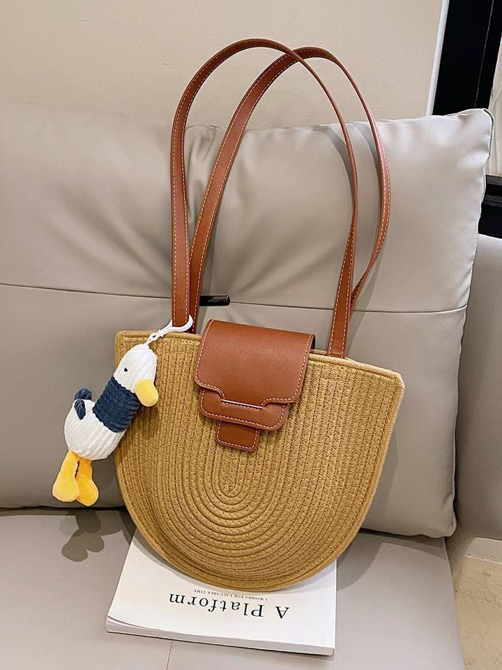 Modern tote bag made of woven material with playful pendant Skanto
