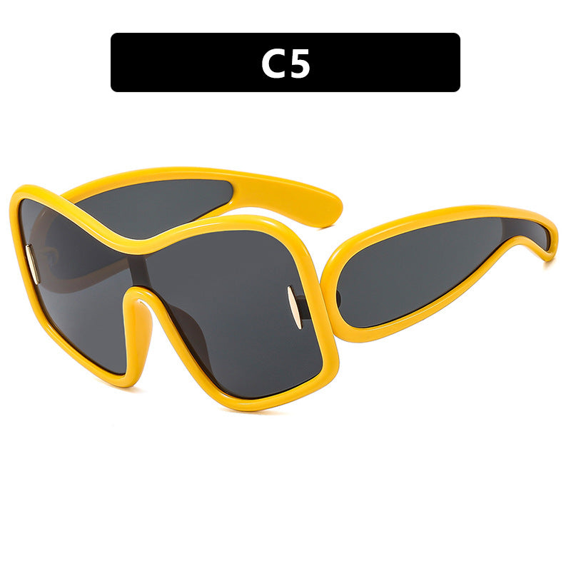 Women's futuristic sunglasses with extra-wide design and protective UV filter Skanto