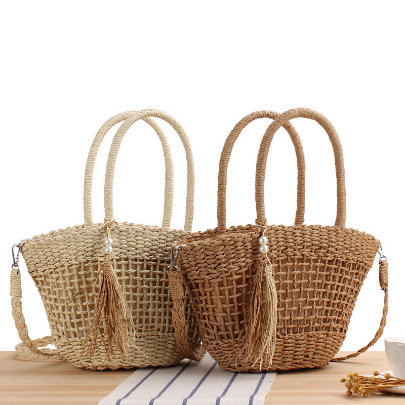 Handbag made of braided natural material with elegant fringe detail Skanto