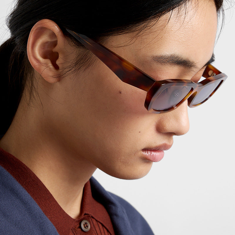 Women's fashionable sunglasses with stylish rectangular frame Skanto