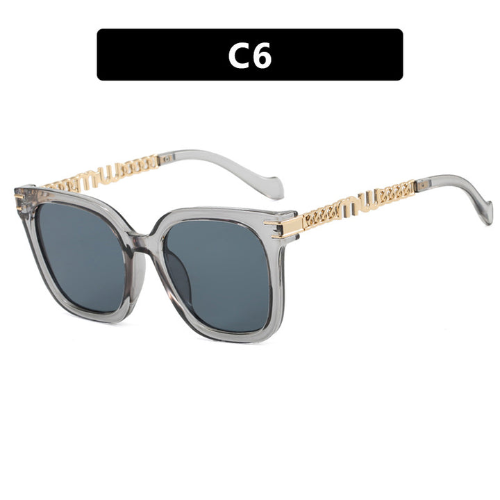 Women's trendy square sunglasses with elegant frame and stylish gold accent Skanto