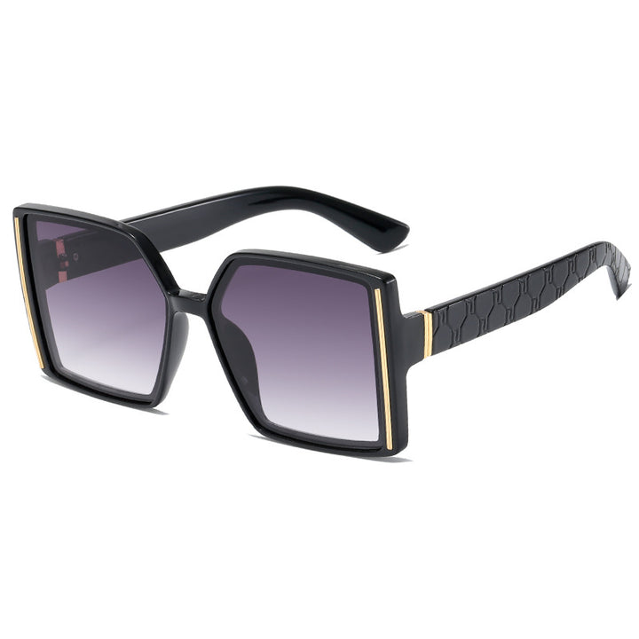Damer fashionable solbriller i retro-inspirert design Skanto