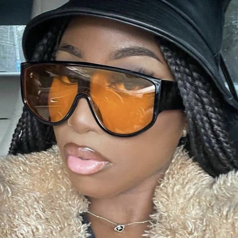 Women's fashionable sunglasses with an otherworldly design Skanto