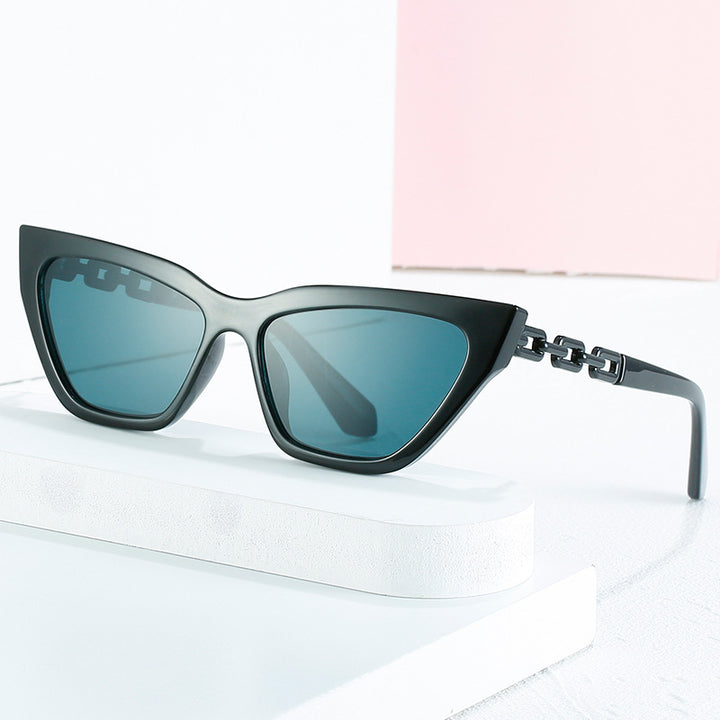Dame Cat-Eye solbriller med moderne kjedeinnfatning Skanto