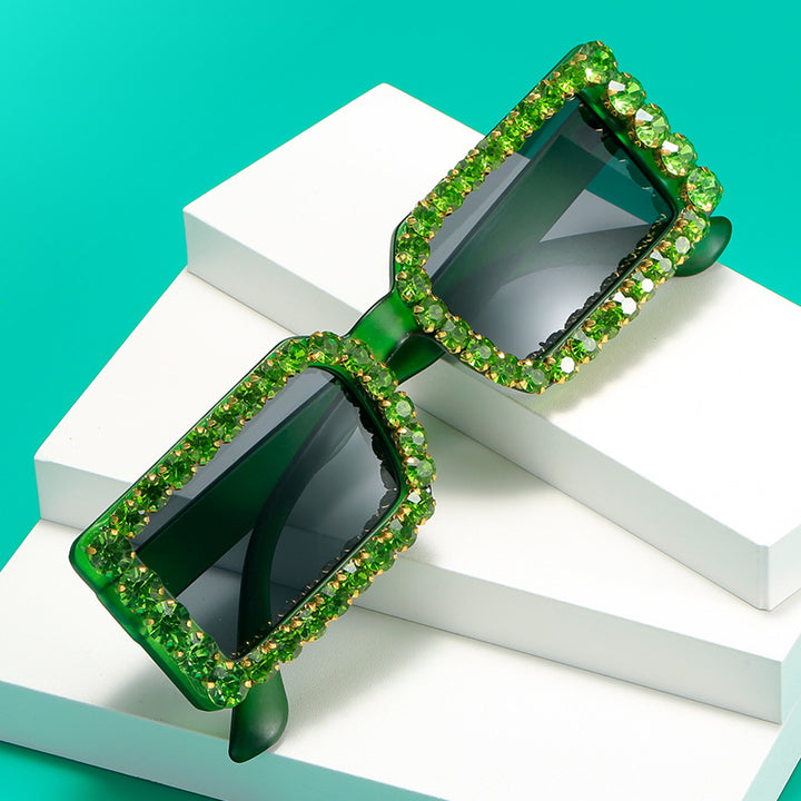 Dame moteriktig solbrille med glitrende rammedekorasjon Skanto