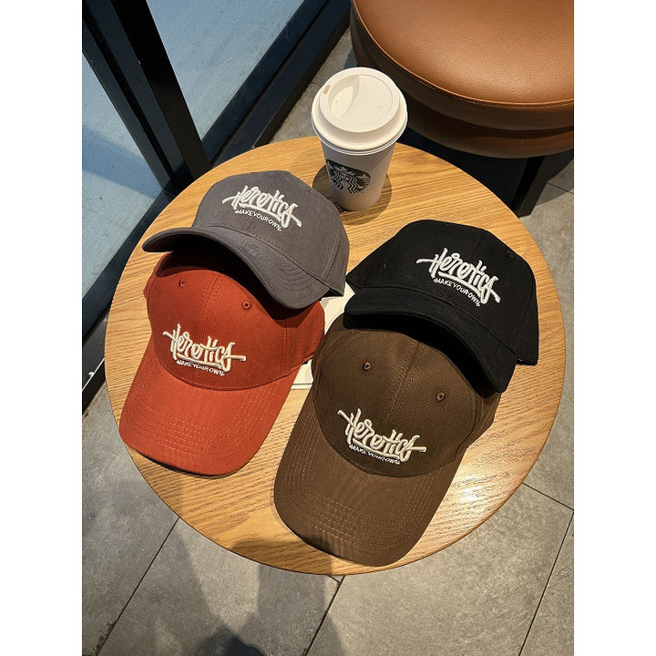 Herrejusterbar brodert caps Skanto